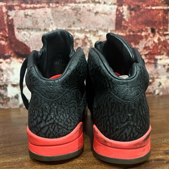PREOWNED NIKE AIR JORDAN 5 RETRO CRACKING ELEPHANT BLACK AND INFRARED RED - Picture 6 of 9